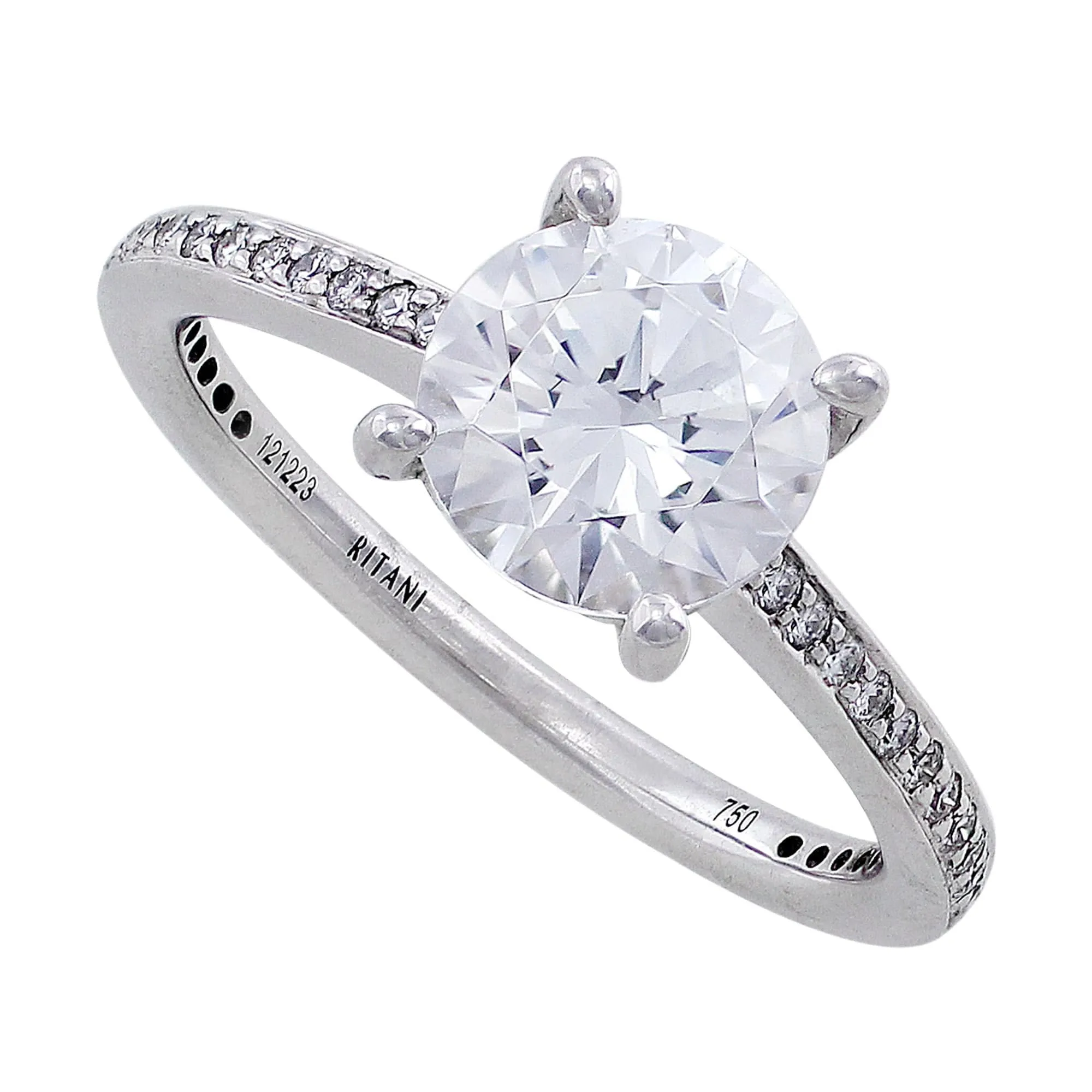 18k White Gold Classic Solitaire Diamond Ring