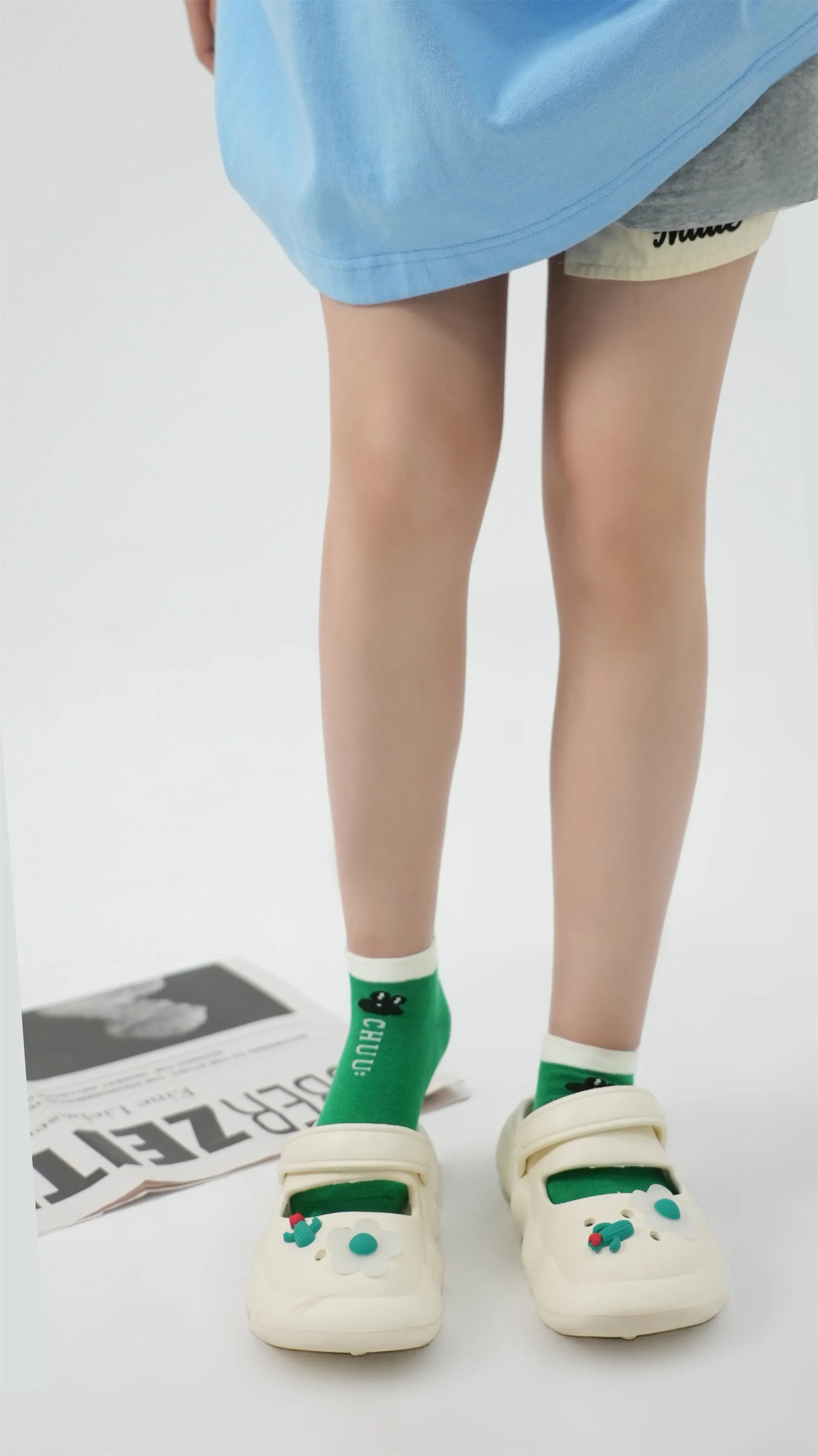 Chuu Lettering Colored Ankle Socks