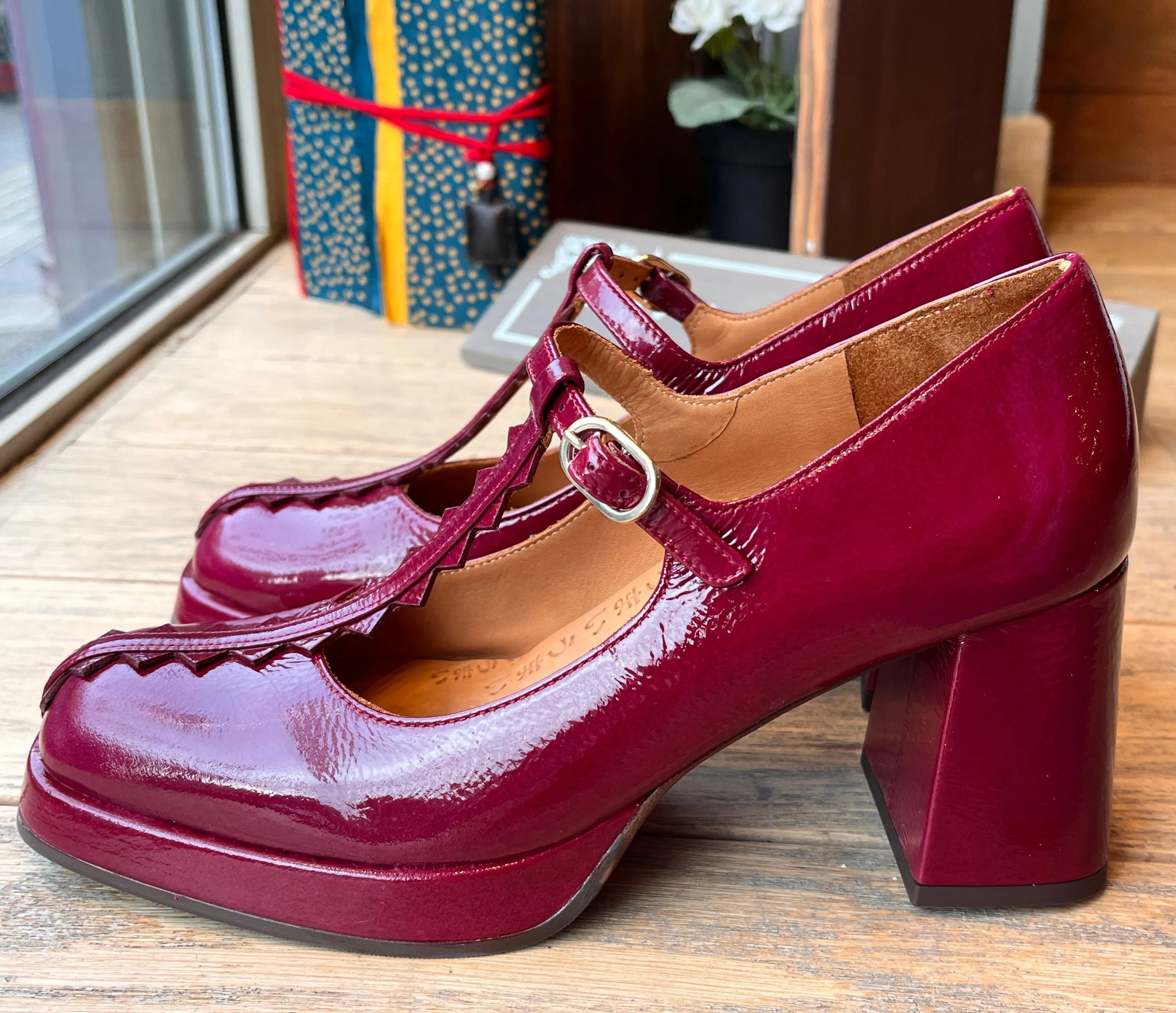 KIKU GRAPE leather shoes by CHIE MIHARA