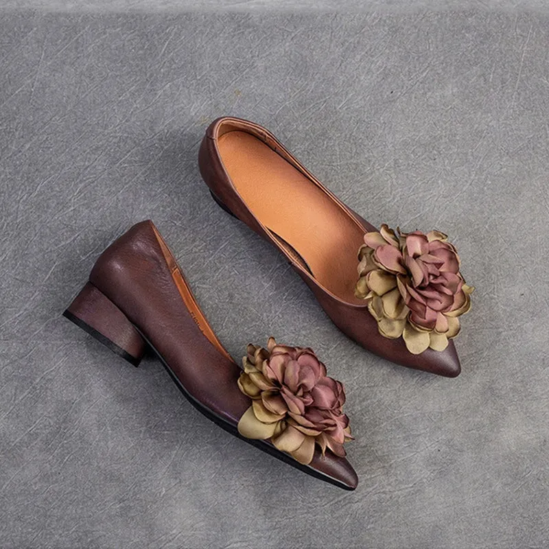 Retro Style Pointed-Toe Pumps For Women Low Heels With Flower Details In Camel/Coffee