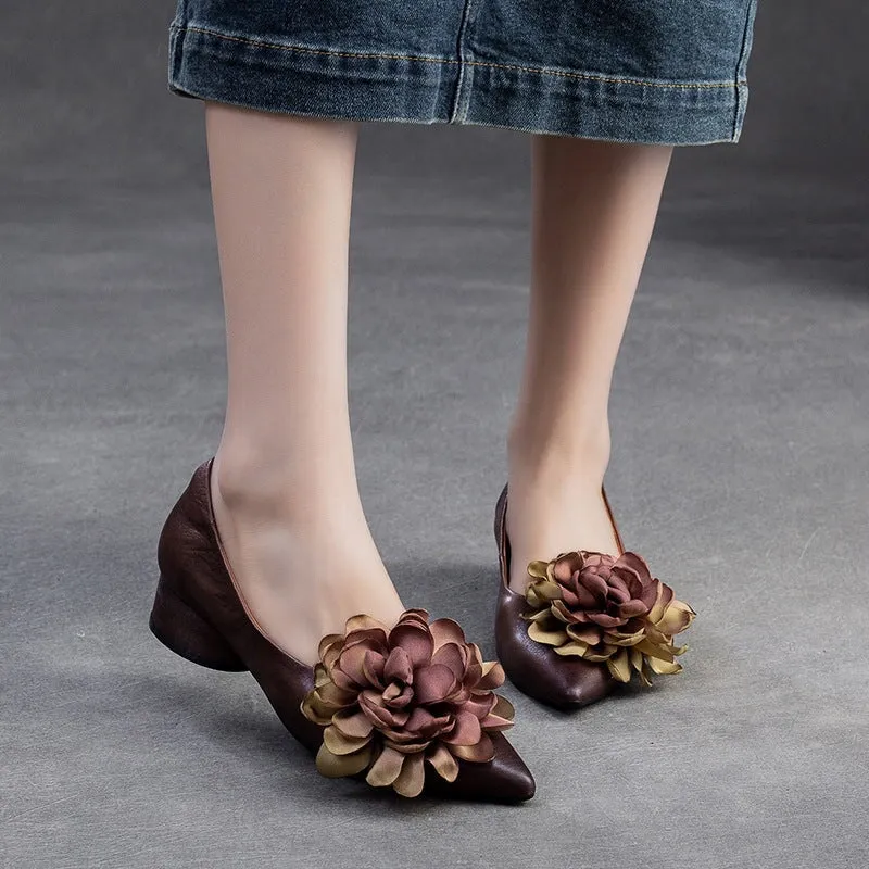 Retro Style Pointed-Toe Pumps For Women Low Heels With Flower Details In Camel/Coffee